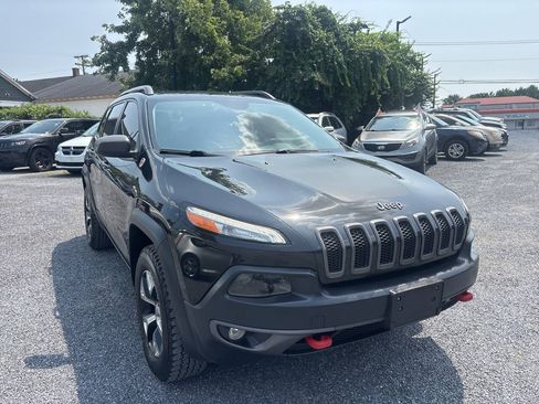 Used 2015 Jeep Cherokee Trailhawk AWD/4WD image 3