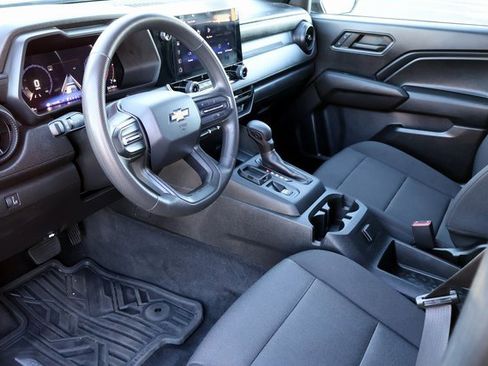 Used 2024 Chevrolet Colorado W/T image 3