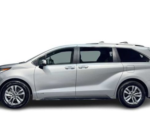 Used 2021 Toyota Sienna Limited FWD image 1