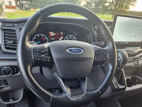 Used 2022 Ford Transit 250 Medium Roof AWD image 15