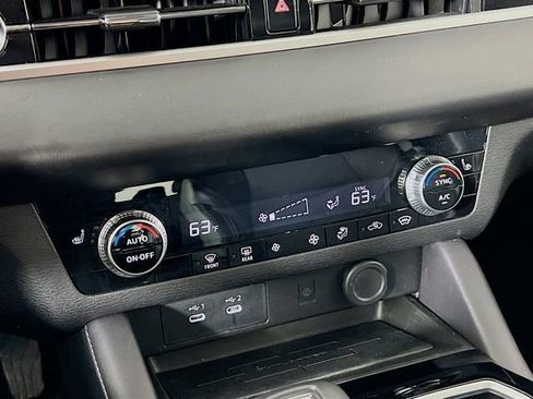 Used 2025 Mitsubishi Outlander SE image 20