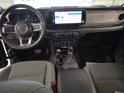 Used 2024 Jeep Wrangler Unlimited Sahara AWD/4WD image 4