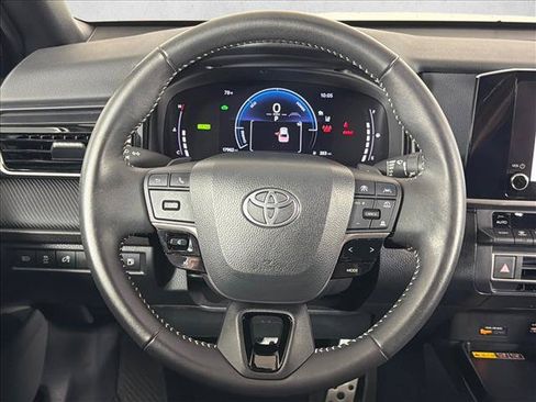 Used 2025 Toyota Camry SE FWD image 23