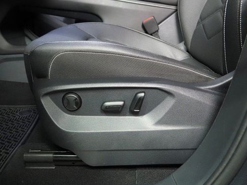 Used 2025 Volkswagen Atlas SE w/ Panoramic Sunroof Package FWD image 58