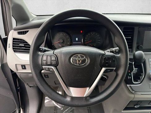 Used 2015 Toyota Sienna LE image 14
