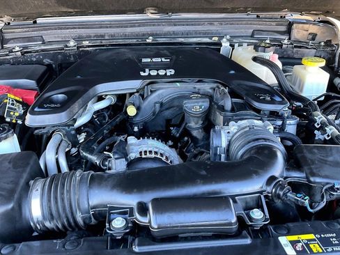 Used 2020 Jeep Gladiator Sport w/ Quick Order Package 24S image 9