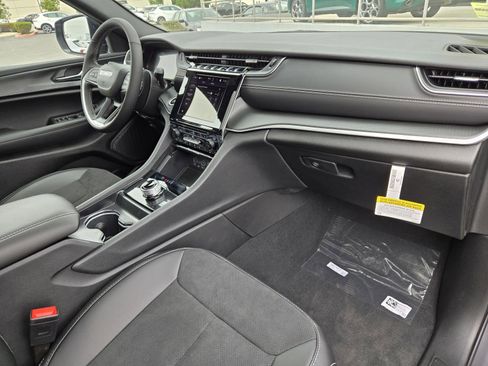 New 2025 Jeep Grand Cherokee L Altitude image 34