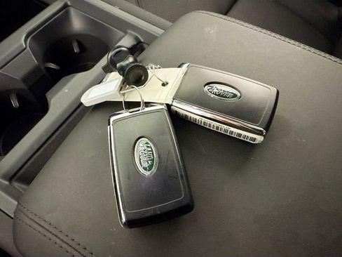 Used 2025 Land Rover Defender 110 X-Dynamic SE image 17