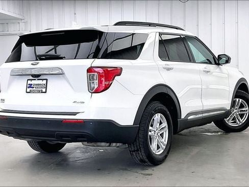 Used 2022 Ford Explorer XLT AWD/4WD image 12