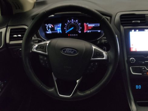 Used 2019 Ford Fusion SE w/ Equipment Group 151A FWD image 22