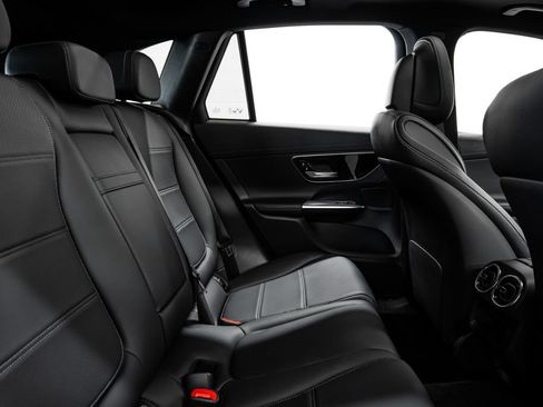 Used 2023 Mercedes-Benz GLC 300 image 31