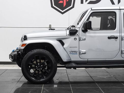 Used 2022 Jeep Wrangler Unlimited Sahara w/ Cold Weather Group AWD/4WD image 16