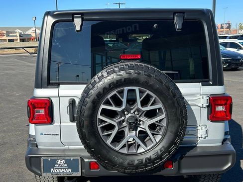 Used 2024 Jeep Wrangler Sahara image 5