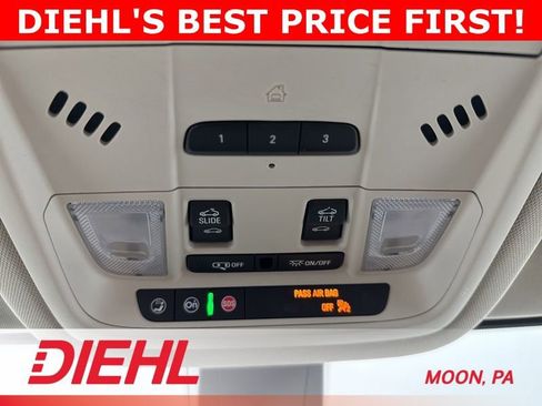 Used 2022 GMC Acadia Denali w/ Denali Ultimate Package AWD/4WD image 29