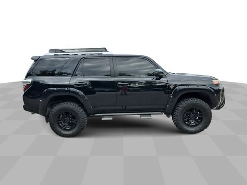 Used 2017 Toyota 4Runner SR5 AWD/4WD image 10
