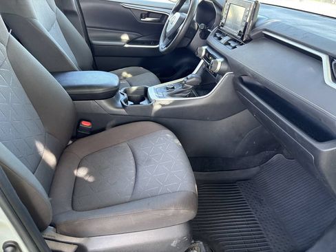 Used 2021 Toyota RAV4 XLE AWD/4WD image 29