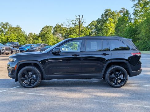 Used 2023 Jeep Grand Cherokee Limited w/ Luxury Tech Group II image 6