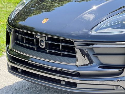 Certified 2025 Porsche Macan AWD/4WD image 12