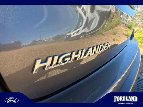Used 2019 Toyota Highlander XLE AWD/4WD image 23