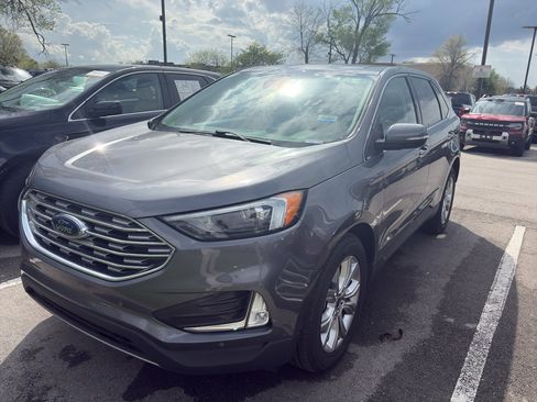 Certified 2022 Ford Edge Titanium image 2