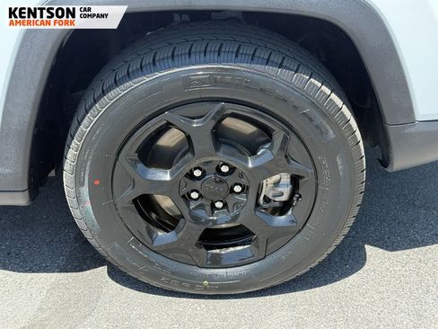 Used 2023 Jeep Compass Trailhawk image 16