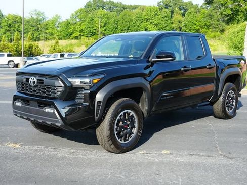 Used 2024 Toyota Tacoma TRD Off-Road AWD/4WD image 3