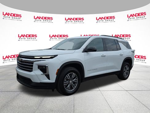 Used 2026 Chevrolet Traverse LT FWD image 7