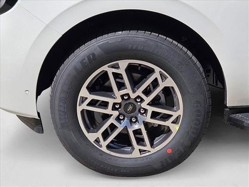 New 2025 Ford Expedition Active image 10