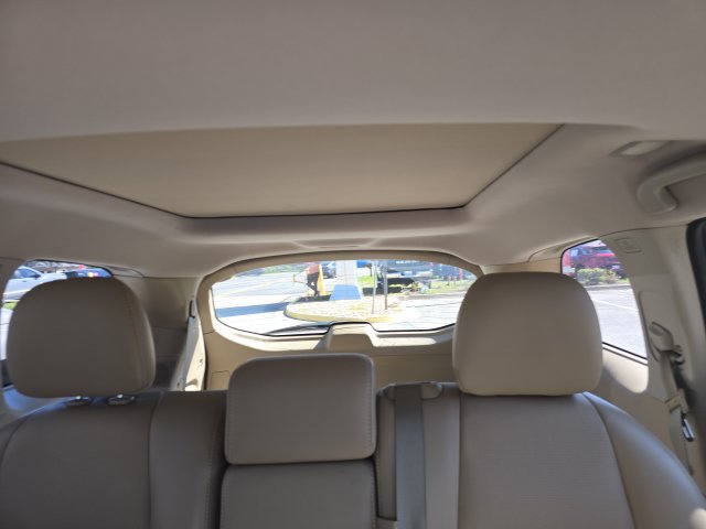 Used 2015 Nissan Pathfinder Platinum FWD image 12