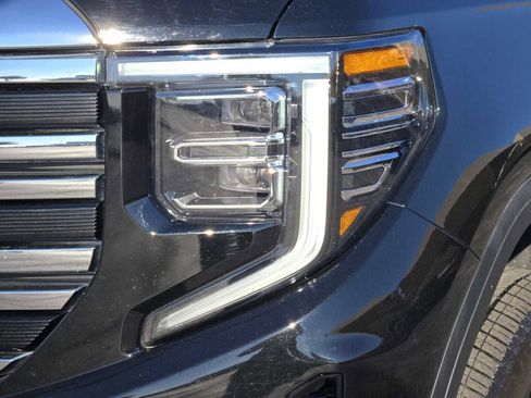 Certified 2024 GMC Sierra 1500 SLT image 9