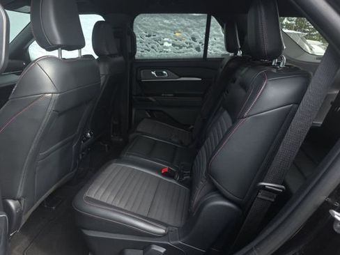 Used 2025 Ford Explorer ST-Line w/ ST-Line Street Pack image 11