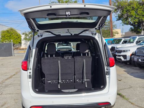 New 2026 Chrysler Voyager LX image 7