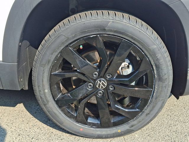 Used 2023 Volkswagen Taos SE w/ Panoramic Sunroof Package AWD/4WD image 8