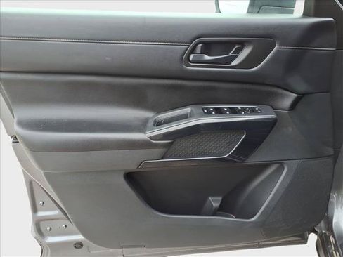 Used 2024 Nissan Pathfinder SV AWD/4WD image 15