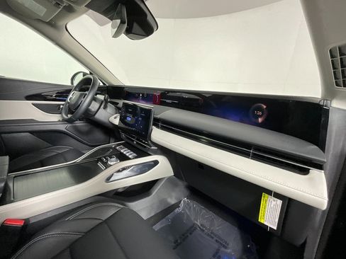 Used 2025 Lincoln Nautilus Premier image 19