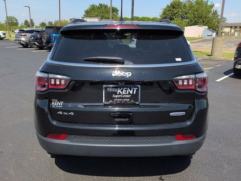 Used 2025 Jeep Compass Latitude AWD/4WD image 6