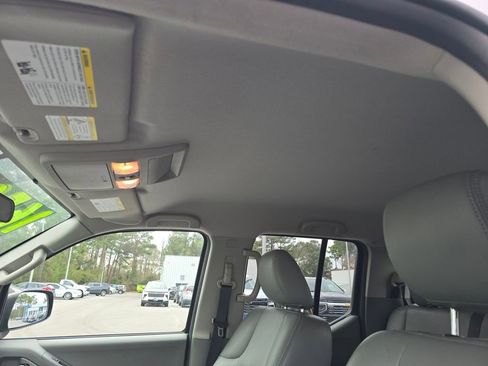 Used 2015 Nissan Frontier Desert Runner image 21