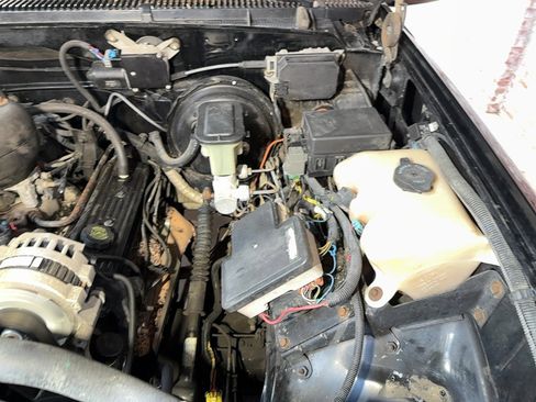 Used 1995 GMC Yukon SLE image 93