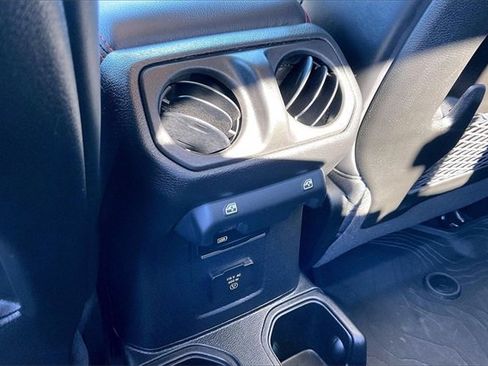 Used 2025 Jeep Gladiator Rubicon w/ Convenience Group image 25