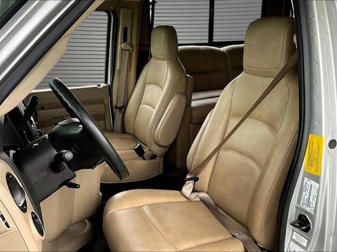 Used 2016 Ford E-450 and Econoline 450 Super Duty w/ Motorhome Prep Package RWD image 18