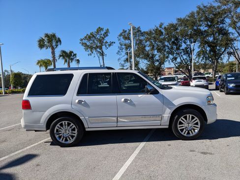 Used 2010 Lincoln Navigator Base image 9