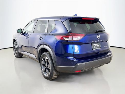 Used 2024 Nissan Rogue SV AWD/4WD image 10