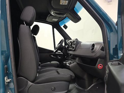 Used 2024 Mercedes-Benz Sprinter 2500 image 8