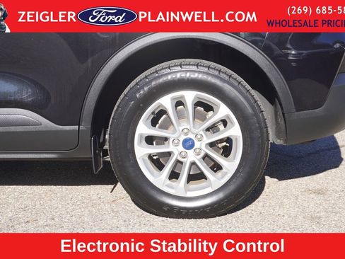 Used 2022 Ford Escape SE image 9