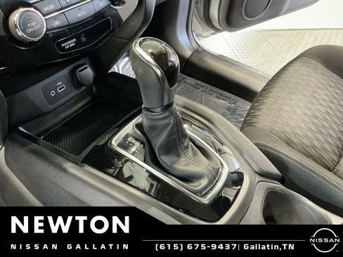 Used 2020 Nissan Rogue SV FWD image 10