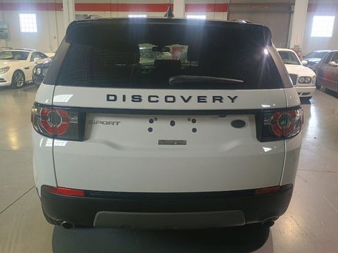 Used 2019 Land Rover Discovery Sport SE image 4