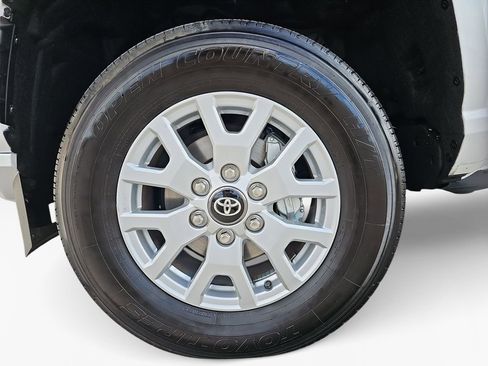 Certified 2024 Toyota Tacoma SR5 AWD/4WD image 23
