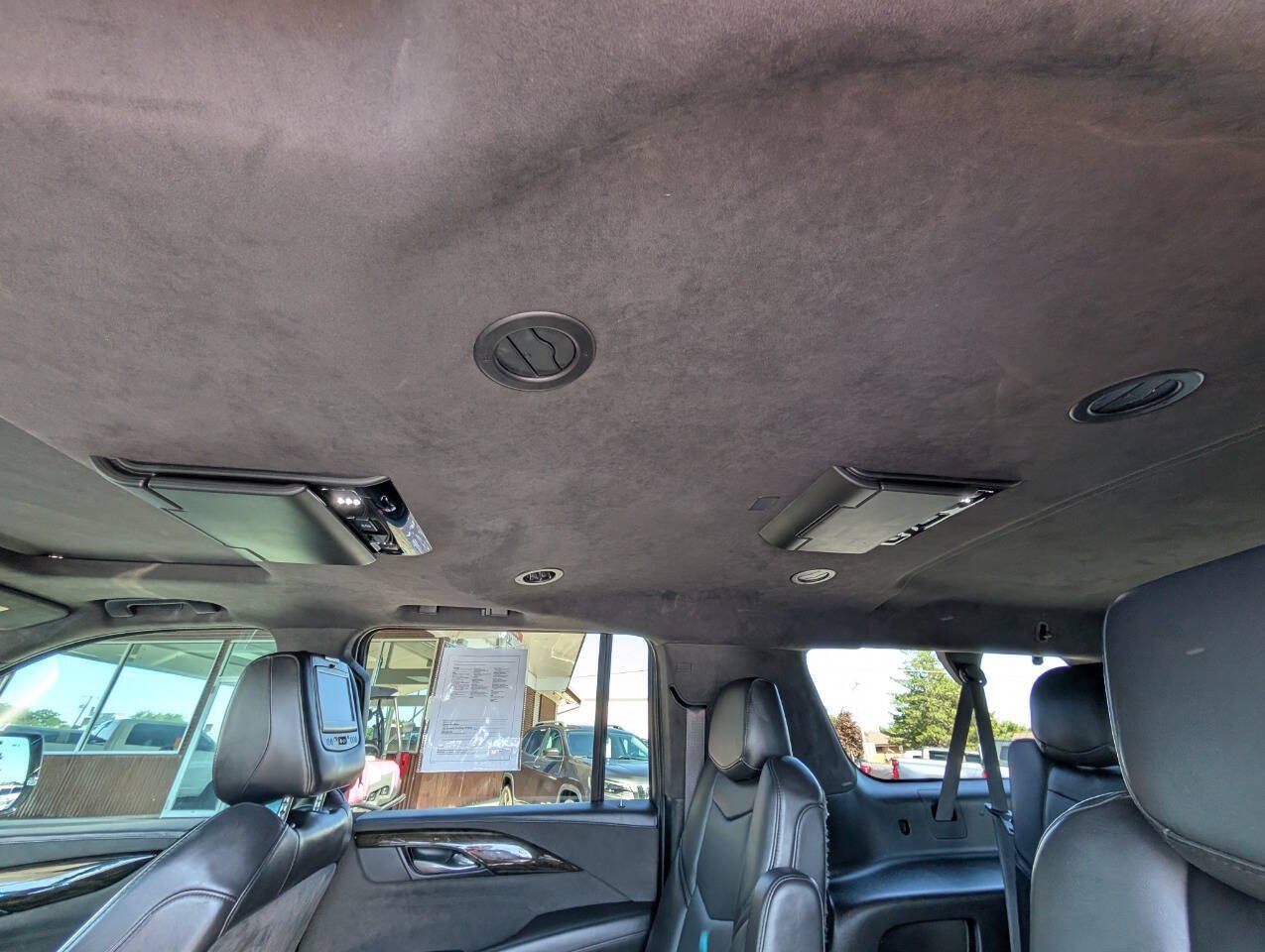 Used 2017 Cadillac Escalade ESV Platinum AWD/4WD image 16