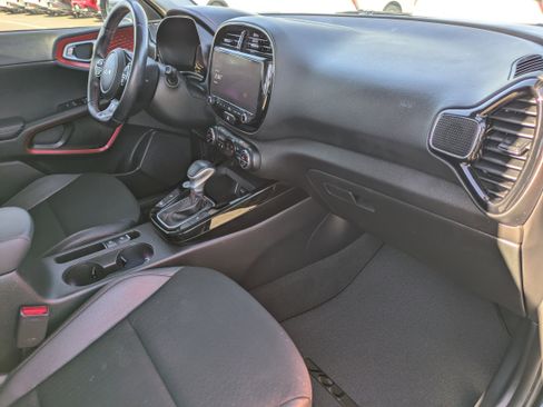 Certified 2024 Kia Soul GT-Line w/ GT-Line Technology Package image 13