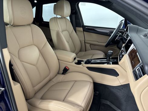 Used 2025 Porsche Macan image 30